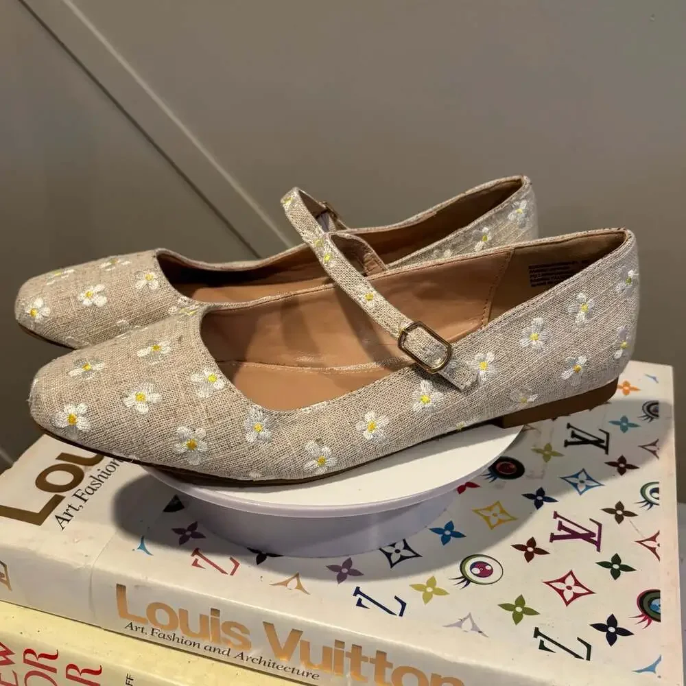Steve Madden Linen Daisy Embroidered Mary Jane Flats Womens 8.5 Beige Square Toe